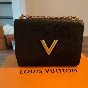 Louis Vuitton Twist MM Great Condition (1 year old)